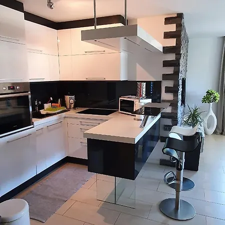 Lucia Exclusive With Parking In The Garage *