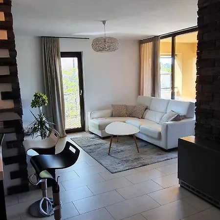 Lucia Exclusive With Parking In The Garage דירה *