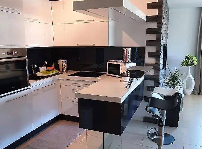 Lucia Exclusive With Parking In The Garage *