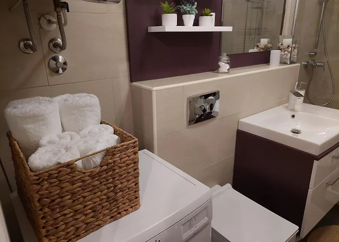 Lucia Exclusive With Parking In The Garage *